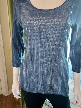 Chico's Blue Sequin-Front Long Sleeve Tee. Chico's Sz. (0) Sz. 4